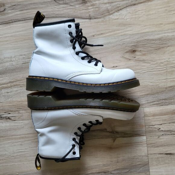 Dr. Martens White Delaney 1460J Size 5 L - Picture 6 of 10